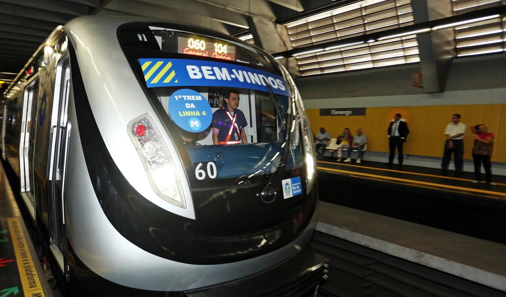 10.06.2015 - Rio de Janeiro - RJ - Governador Luiz Fernando Pezão faz viagem inaugural do primeiro trem do metrô da Linha 4 e visita às obras da Estação General Osório, na zona sul do Rio de Janeiro. Foto: Carlos Magno (Foto: Leonardo Lucena) 10.06.2015 - Rio de Janeiro - RJ - Governador Luiz Fernando Pezão faz viagem inaugural do primeiro trem do metrô da Linha 4 e visita às obras da Estação General Osório, na zona sul do Rio de Janeiro. Foto: Carlos Magno