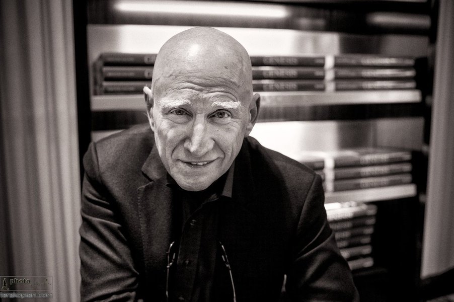 Sebastião Salgado: Genesis book signing. Photographer Sebastião Salgado. TASCHEN Store London, 12 Duke of York Square, London. April 10, 2013. Photo: Edmond Terakopian (Foto: Charles Nisz) Sebastião Salgado: Genesis book signing. Photographer Sebastião Salgado. TASCHEN Store London, 12 Duke of York Square, London. April 10, 2013. Photo: Edmond Terakopian