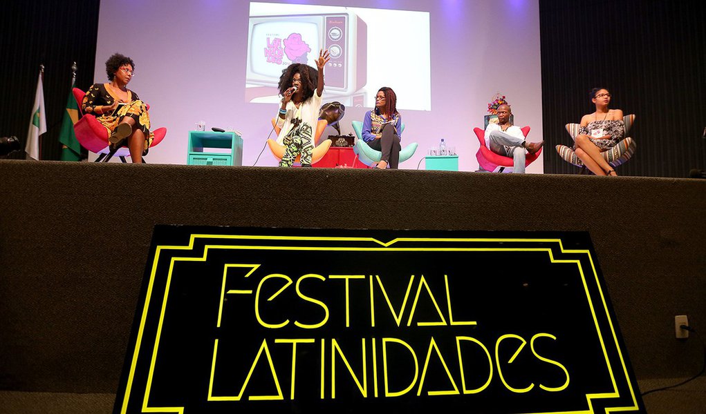 Brasília - Mesa de discussão Estética como estratégia Política, no terceiro dia do Festival Latinidades 2016 (Wilson Dias/Agência Brasil) (Foto: Gisele Federicce) Brasília - Mesa de discussão Estética como estratégia Política, no terceiro dia do Festival Latinidades 2016 (Wilson Dias/Agência Brasil)