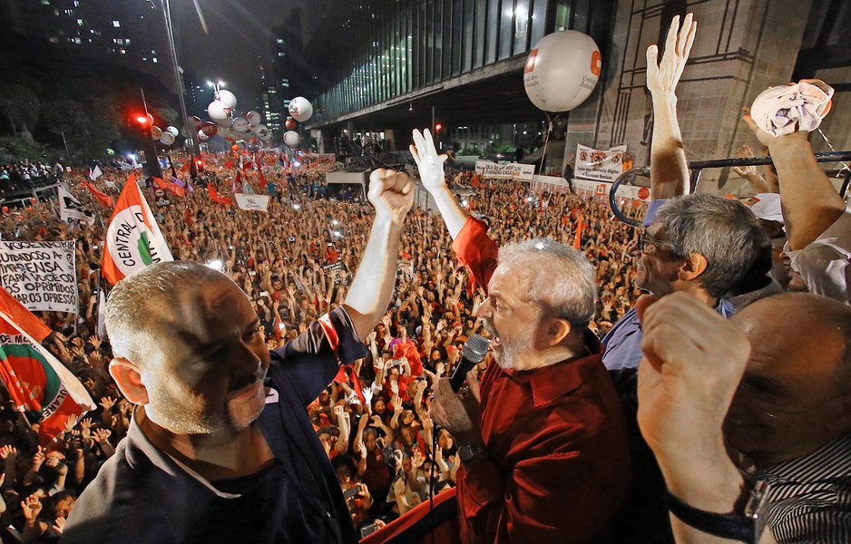 São Paulo- SP- Brasil- 18/03/2016- Ex-presidente Lula, durante ato de apoio ao governo Dilma Rousseff, na avenida Paulista. Foto: Ricardo Stuckert/ Instituto Lula (Foto: Leonardo Lucena) São Paulo- SP- Brasil- 18/03/2016- Ex-presidente Lula, durante ato de apoio ao governo Dilma Rousseff, na avenida Paulista. Foto: Ricardo Stuckert/ Instituto Lula