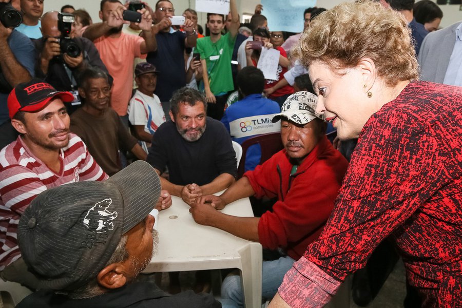 Franco da Rocha - SP, 12/03/2016. Presidenta Dilma Rousseff durante sobrevoo as áreas atingidas pela chuva no Estado de São Paulo. Foto: Roberto Stuckert Filho/PR (Foto: Nanete Neves) Franco da Rocha - SP, 12/03/2016. Presidenta Dilma Rousseff durante sobrevoo as áreas atingidas pela chuva no Estado de São Paulo. Foto: Roberto Stuckert Filho/PR