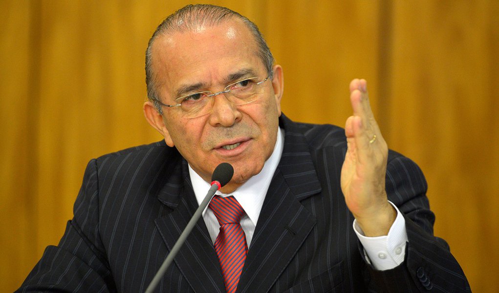 Brasília - O ministro da Casa Civil, Eliseu Padilha, anuncia medidas para reduzir os gastos públicos (José Cruz/Agência Brasil) (Foto: Roberta Namour) Brasília - O ministro da Casa Civil, Eliseu Padilha, anuncia medidas para reduzir os gastos públicos (José Cruz/Agência Brasil)