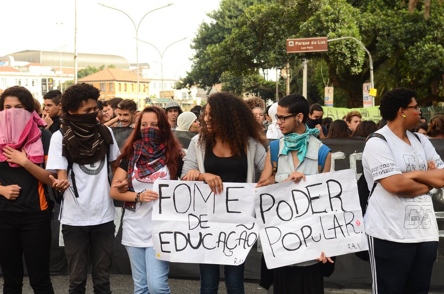 São Paulo - Estudantes secundaristas protestam contra a falta de merenda e as denúncias de corrupção na alimentação escolar (Rovena Rosa/Agência Brasil) (Foto: Giuliana Miranda) São Paulo - Estudantes secundaristas protestam contra a falta de merenda e as denúncias de corrupção na alimentação escolar (Rovena Rosa/Agência Brasil)