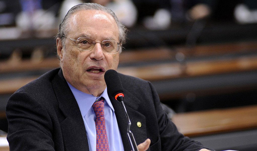 Plen�rio 1 Comiss�o de Constitui��o e Justi�a Reuni�o Ordin�ria Dep. Paulo Maluf Foto: Janine Moraes 08.06.2010 (Foto: Leonardo Lucena) Plen�rio 1 Comiss�o de Constitui��o e Justi�a Reuni�o Ordin�ria Dep. Paulo Maluf Foto: Janine Moraes 08.06.2010