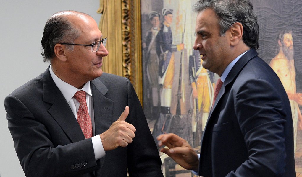 Brasília - O governador de São Paulo, Geraldo Alckimim, e o senador Aécio Neves, durante Seminário Nacional sobre Aplicação de Medidas Socioeducativas a Adolescentes Infratores, na Câmara dos Deputados (Foto: Leonardo Attuch) Brasília - O governador de São Paulo, Geraldo Alckimim, e o senador Aécio Neves, durante Seminário Nacional sobre Aplicação de Medidas Socioeducativas a Adolescentes Infratores, na Câmara dos Deputados