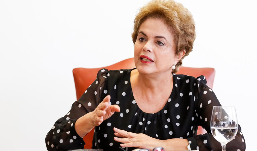 Brasília - DF, 13/04/2016. Presidenta Dilma Rousseff durante entrevista à imprensa. Foto: Roberto Stuckert Filho/PR (Foto: Gisele Federicce) Brasília - DF, 13/04/2016. Presidenta Dilma Rousseff durante entrevista à imprensa. Foto: Roberto Stuckert Filho/PR