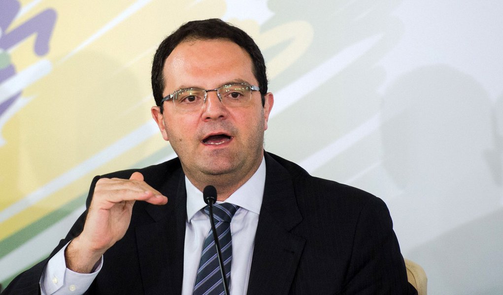 BRAS�LIA, DF, BRASIL, 19-02-2016, 16h30: O ministro da Fazenda, Nelson Barbosa, e o ministro do Planejamento, Valdir Sim�o, anunciam os cortes no Or�amento e mudan�as fiscais para 2016. (Foto: Marcelo Camargo/Ag�ncia Brasil) (Foto: Paulo Emílio) BRAS�LIA, DF, BRASIL, 19-02-2016, 16h30: O ministro da Fazenda, Nelson Barbosa, e o ministro do Planejamento, Valdir Sim�o, anunciam os cortes no Or�amento e mudan�as fiscais para 2016. (Foto: Marcelo Camargo/Ag�ncia Brasil)
