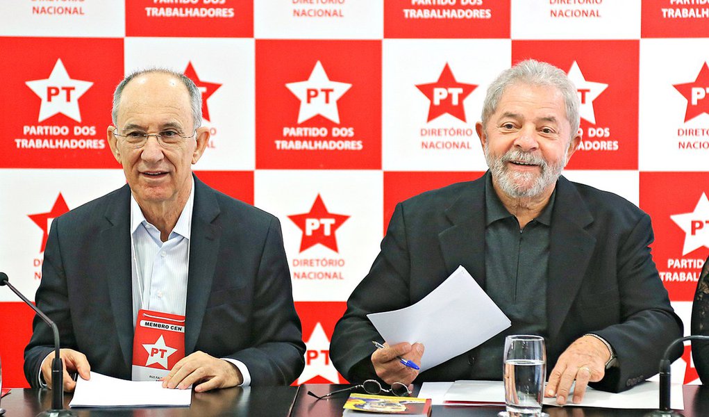 Sao Paulo 30/09/2015 Ex-Presidente Lula se reune com a executiva Nacional do Partido dos Trabalhadores para debater a conjuntura Nacional e a mobilização do PT. Foto: Ricardo Stuckert/ Instituto Lula (Foto: Aquiles Lins) Sao Paulo 30/09/2015 Ex-Presidente Lula se reune com a executiva Nacional do Partido dos Trabalhadores para debater a conjuntura Nacional e a mobilização do PT. Foto: Ricardo Stuckert/ Instituto Lula