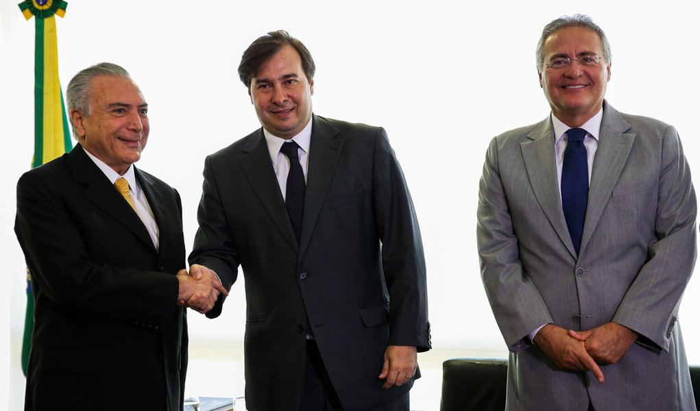 Brasília, DF, Brasil: O Presidente interino, Michel Temer, recebe, em seu gabinete, os presidentes do Senado, Renan Calheiros, o presidente da Câmara, Rodrigo Maia, e o líder do governo na Câmara, André Moura. (Foto: Marcelo Camargo/Agência Brasil) (Foto: Giuliana Miranda) Brasília, DF, Brasil: O Presidente interino, Michel Temer, recebe, em seu gabinete, os presidentes do Senado, Renan Calheiros, o presidente da Câmara, Rodrigo Maia, e o líder do governo na Câmara, André Moura. (Foto: Marcelo Camargo/Agência Brasil)