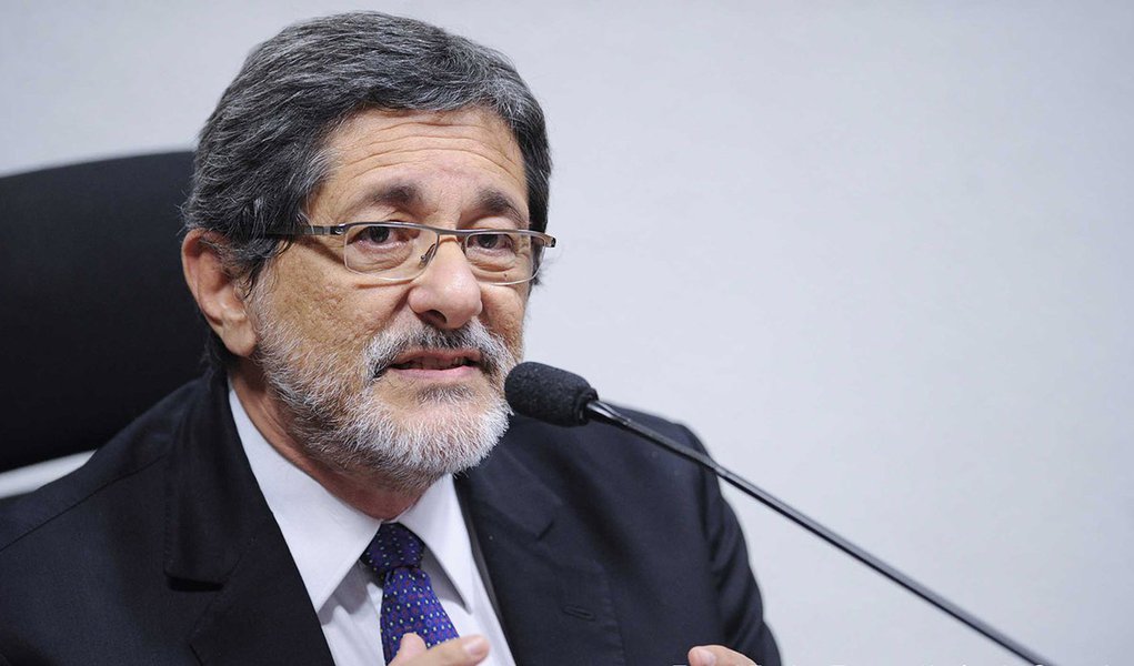 A CPI Mista da Petrobras ouve Sérgio Gabrielli, que presidiu a estatal de 2005 a 2012, em busca de esclarecimentos sobre a controversa compra da refinaria de Pasadena, no Texas (EUA) (Foto: Paulo Moreira Leite) A CPI Mista da Petrobras ouve Sérgio Gabrielli, que presidiu a estatal de 2005 a 2012, em busca de esclarecimentos sobre a controversa compra da refinaria de Pasadena, no Texas (EUA)