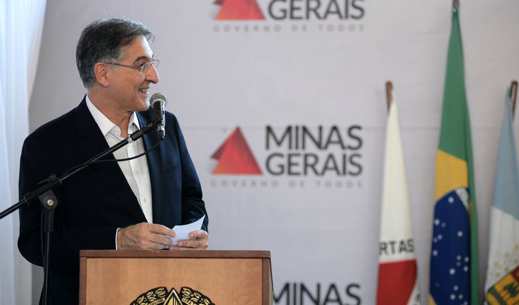 Governador Fernando Pimentel participa de assinatura de convênio com a Amaje. 12-05-2016- Carbonita-MG Foto: Manoel Marques/imprensa-MG (Foto: Durval Ângelo) Governador Fernando Pimentel participa de assinatura de convênio com a Amaje. 12-05-2016- Carbonita-MG Foto: Manoel Marques/imprensa-MG