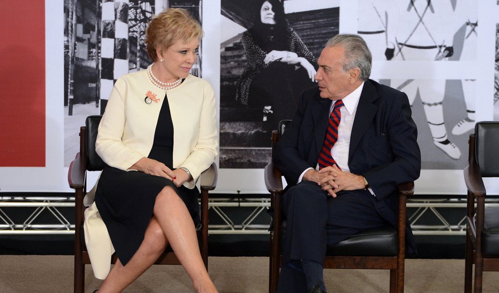 A ministra da Cultura, Marta Suplicy, e o vice-presidente Michel Temer participam da cerim�nia de entrega da Ordem do M�rito Cultural 2014, no Pal�cio do Planalto (Valter Campanato/Ag�ncia Brasil) (Foto: Roberta Namour) A ministra da Cultura, Marta Suplicy, e o vice-presidente Michel Temer participam da cerim�nia de entrega da Ordem do M�rito Cultural 2014, no Pal�cio do Planalto (Valter Campanato/Ag�ncia Brasil)