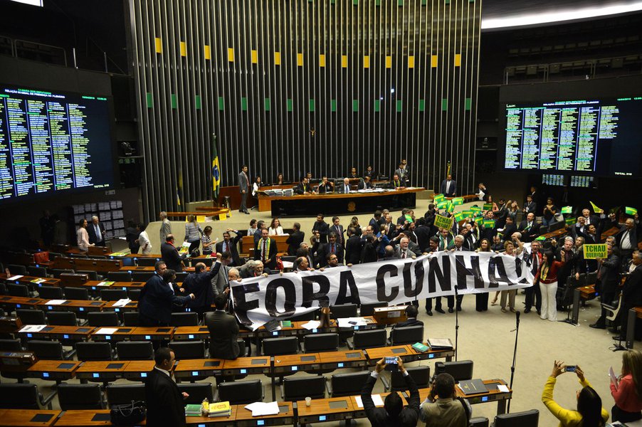 Deputados de Oposição faz manifestação no Plenário fora Cunha,e se misturam com deputados da situação. (Foto: Alex Solnik) Deputados de Oposição faz manifestação no Plenário fora Cunha,e se misturam com deputados da situação.