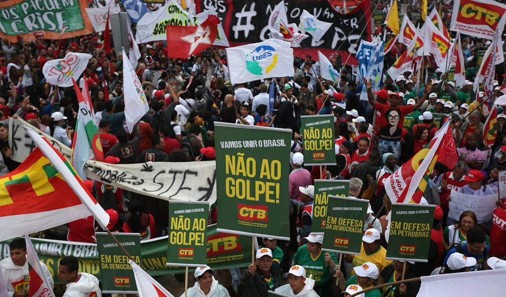 20/08/2015 - São Paulo - Manifestação no Largo da Batata em Favor ao governo Dilma Rousseff. Foto: Paulo Pinto/ Agência PT (Foto: Aquiles Lins) 20/08/2015 - São Paulo - Manifestação no Largo da Batata em Favor ao governo Dilma Rousseff. Foto: Paulo Pinto/ Agência PT
