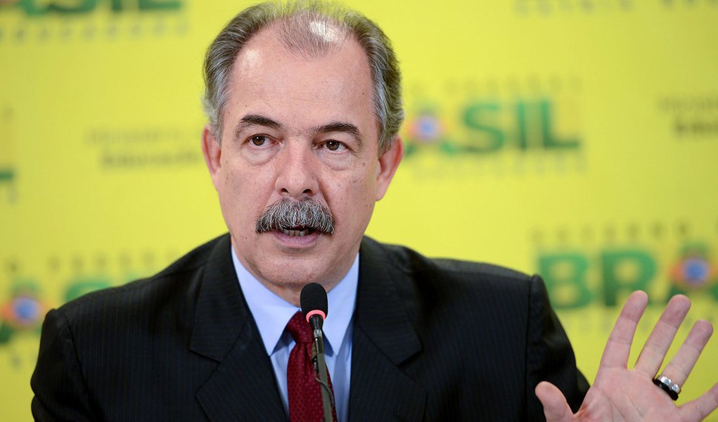 O ministro da Educação, Aloizio Mercadante, anuncia hoje as regras para o Exame Nacional do Ensino Médio (Enem) em 2016. . (Elza Fiuza/Agência Brasil) (Foto: Paulo Emílio) O ministro da Educação, Aloizio Mercadante, anuncia hoje as regras para o Exame Nacional do Ensino Médio (Enem) em 2016. . (Elza Fiuza/Agência Brasil)