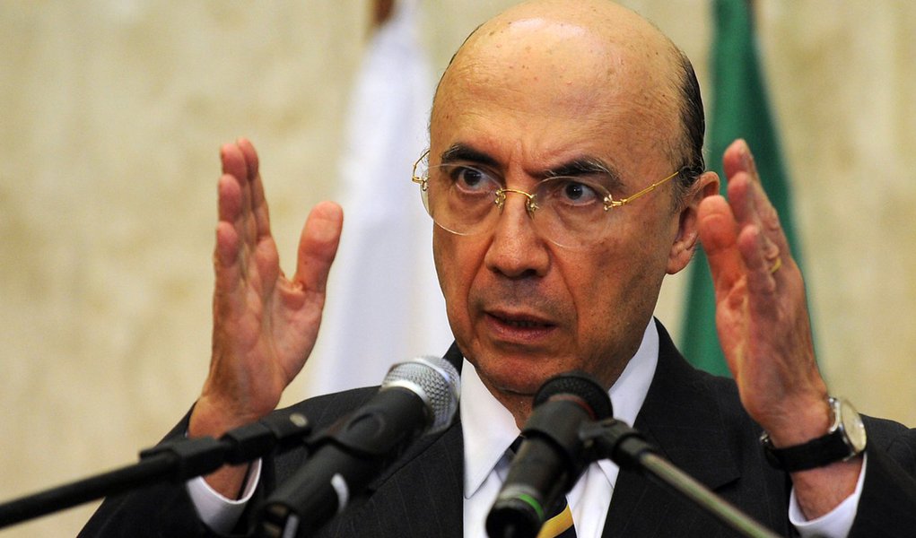 Brasilia - O presidente do Banco Central, Henrique Meirelles, empossa hoje Luiz Awazu Pereira no cargo de diretor de Assuntos Internacionais. (Foto: Roberta Namour) Brasilia - O presidente do Banco Central, Henrique Meirelles, empossa hoje Luiz Awazu Pereira no cargo de diretor de Assuntos Internacionais.