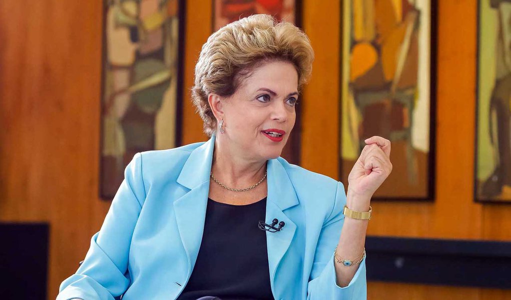 Brasília - DF, 12/08/2015. Presidenta Dilma Rousseff durante entrevista com Kennedy Alencar para o Jornal do SBT. Foto: Roberto Stuckert Filho/PR (Foto: Roberta Namour) Brasília - DF, 12/08/2015. Presidenta Dilma Rousseff durante entrevista com Kennedy Alencar para o Jornal do SBT. Foto: Roberto Stuckert Filho/PR