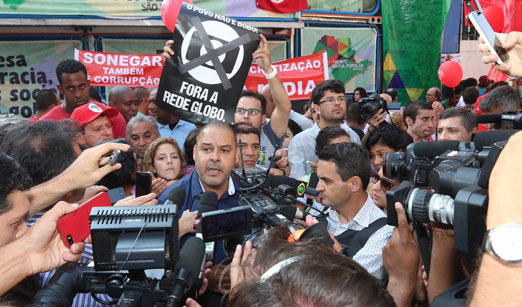 18/03/2016- São Paulo- SP, Brasil- Protestos em apoio ao governo Dilma Rousseff, na avenida Paulista. Vagner Freitas de Moraes, presidente da Cut. Foto: Roberto Parizotti/ CUT (Foto: Leonardo Attuch) 18/03/2016- São Paulo- SP, Brasil- Protestos em apoio ao governo Dilma Rousseff, na avenida Paulista. Vagner Freitas de Moraes, presidente da Cut. Foto: Roberto Parizotti/ CUT