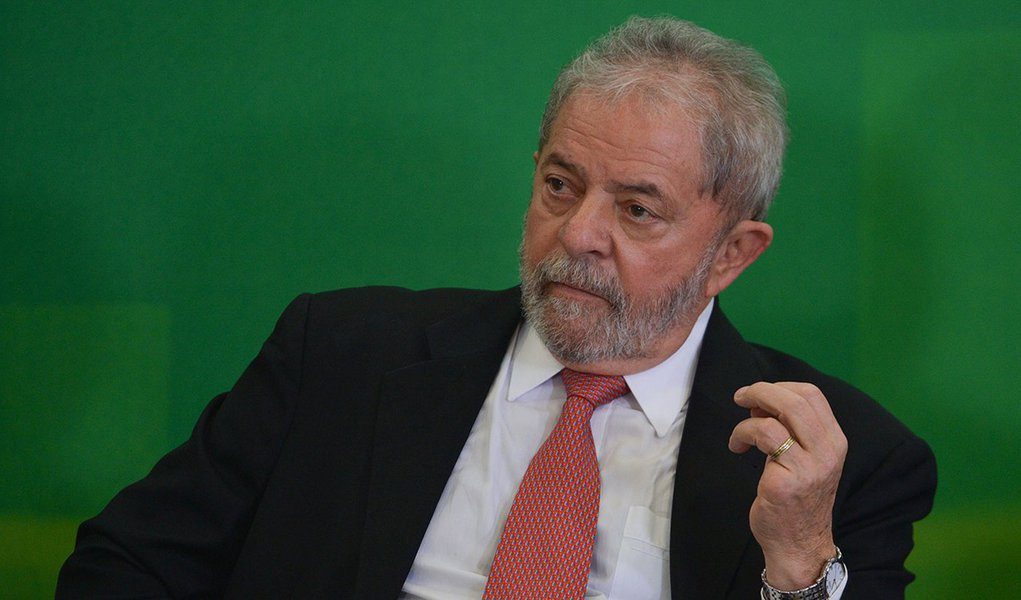 Brasília - O novo ministro da Casa Civil, Luiz Inácio Lula da Silva, durante cerimônia de posse (José Cruz/Agência Brasil) (Foto: Dom Orvandil) Brasília - O novo ministro da Casa Civil, Luiz Inácio Lula da Silva, durante cerimônia de posse (José Cruz/Agência Brasil)