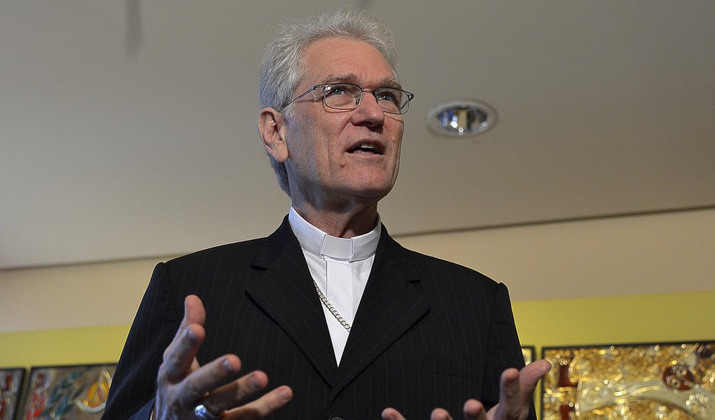 Brasilia - Bispo auxiliar de Brasília (DF) e secretário geral da CNBB, Dom Leonardo Ulrich Steiner fala sobre arenúncia do papa Bento XVI ao posto de líder da Igreja Católica. (Foto: Charles Nisz) Brasilia - Bispo auxiliar de Brasília (DF) e secretário geral da CNBB, Dom Leonardo Ulrich Steiner fala sobre arenúncia do papa Bento XVI ao posto de líder da Igreja Católica.