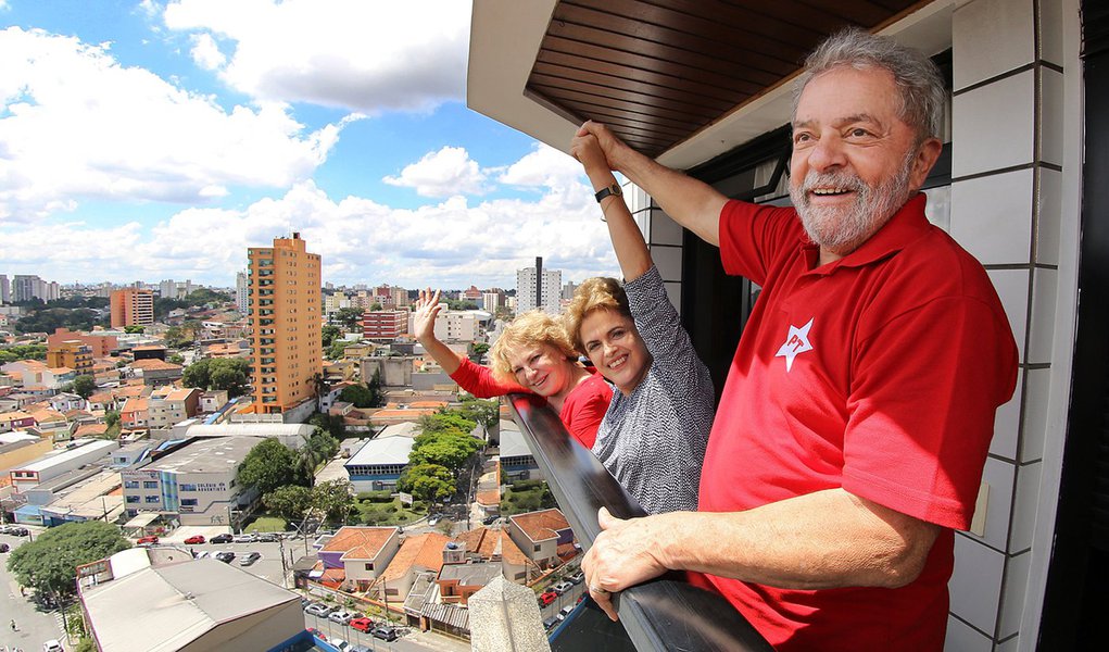 05/03/2016- São Bernardo do Campo- SP, Brasil- A presidente Dilma Rousseff visitou o ex-presidente Lula, em seu apartamento, na cidade de São Bernardo do Campo. Foto: Ricardo Stuckert/ Instituto Lula (Foto: Alex Solnik) 05/03/2016- São Bernardo do Campo- SP, Brasil- A presidente Dilma Rousseff visitou o ex-presidente Lula, em seu apartamento, na cidade de São Bernardo do Campo. Foto: Ricardo Stuckert/ Instituto Lula