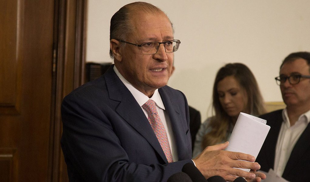 São Paulo - O governador Geraldo Alckmin anunciou o adiamento da reorganização escolar, a coletiva foi realizada no Palácio dos Bandeirantes. (SECOM/ Gov.de SP) (Foto: Giuliana Miranda) São Paulo - O governador Geraldo Alckmin anunciou o adiamento da reorganização escolar, a coletiva foi realizada no Palácio dos Bandeirantes. (SECOM/ Gov.de SP)