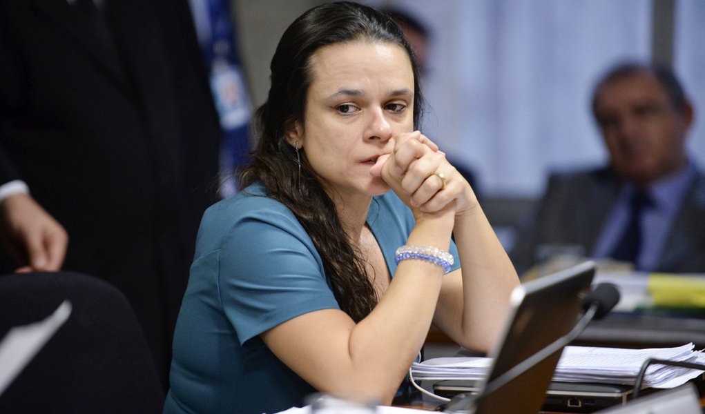 Comiss�o Especial do Impeachment 2016 (CEI2016) ouve os autores do pedido de impedimento da presidente Dilma Rousseff. � mesa, jurista Jana�na Concei��o Paschoal. Foto: Jefferson Rudy/Ag�ncia Senado (Foto: Renato Rovai) Comiss�o Especial do Impeachment 2016 (CEI2016) ouve os autores do pedido de impedimento da presidente Dilma Rousseff. � mesa, jurista Jana�na Concei��o Paschoal. Foto: Jefferson Rudy/Ag�ncia Senado