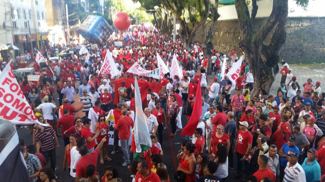 Manifestação contra impeachment Salvador
(Foto: Romulo Faro) Manifestação contra impeachment Salvador