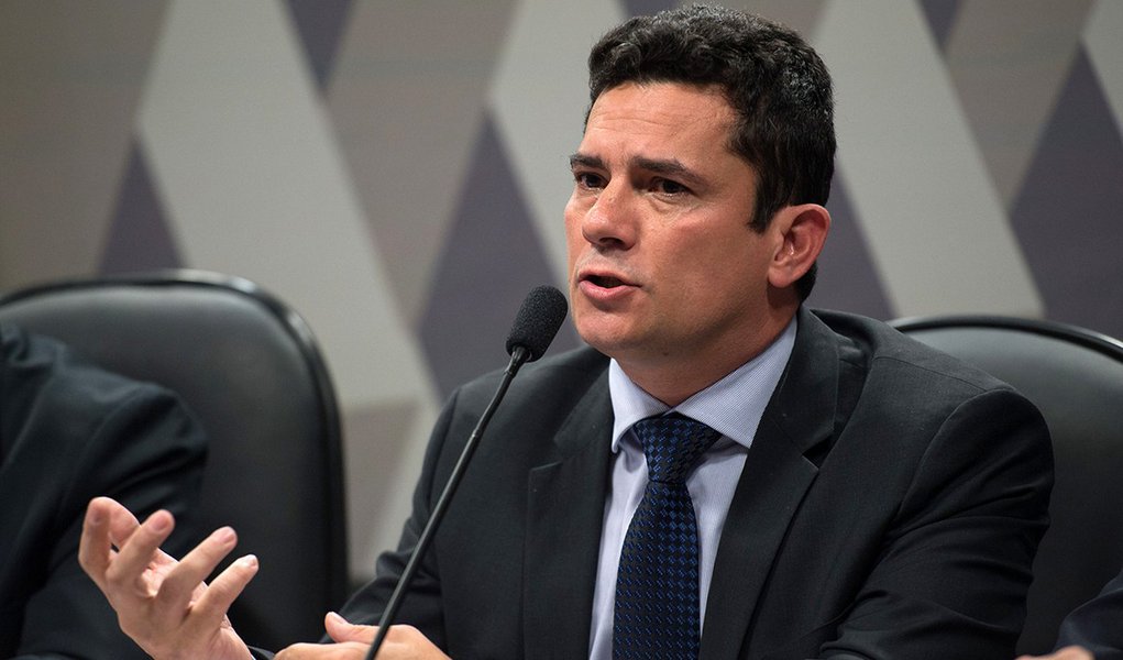 O juiz federal Sergio Moro participa na Comissão de Constituição, Justiça e Cidadania (CCJ) do Senado de audiência pública sobre projeto que altera o Código de Processo Penal (Fabio Rodrigues Pozzebom/Agência Brasil) (Foto: Aquiles Lins) O juiz federal Sergio Moro participa na Comissão de Constituição, Justiça e Cidadania (CCJ) do Senado de audiência pública sobre projeto que altera o Código de Processo Penal (Fabio Rodrigues Pozzebom/Agência Brasil)