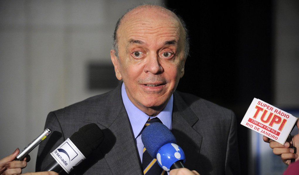 Senador José Serra (PSDB-SP) concede entrevista. Foto: Jefferson Rudy/Agência Senado. (Foto: Altamiro Borges) Senador José Serra (PSDB-SP) concede entrevista. Foto: Jefferson Rudy/Agência Senado.