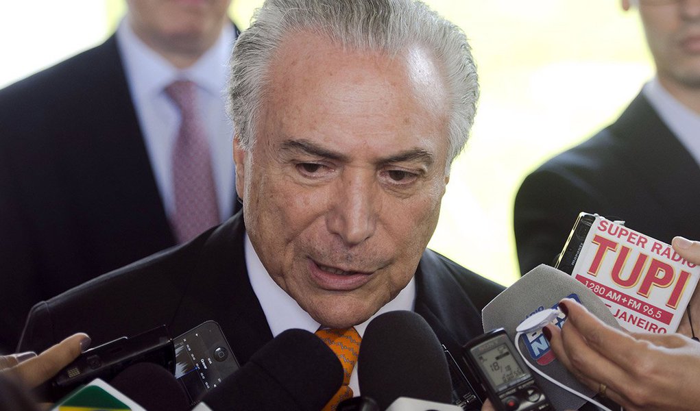 Brasília - O vice-presidente, Michel Temer, fala à imprensa ao deixar seu gabinete no Palácio do Planalto (Marcelo Camargo/Agência Brasil) (Foto: Gisele Federicce) Brasília - O vice-presidente, Michel Temer, fala à imprensa ao deixar seu gabinete no Palácio do Planalto (Marcelo Camargo/Agência Brasil)