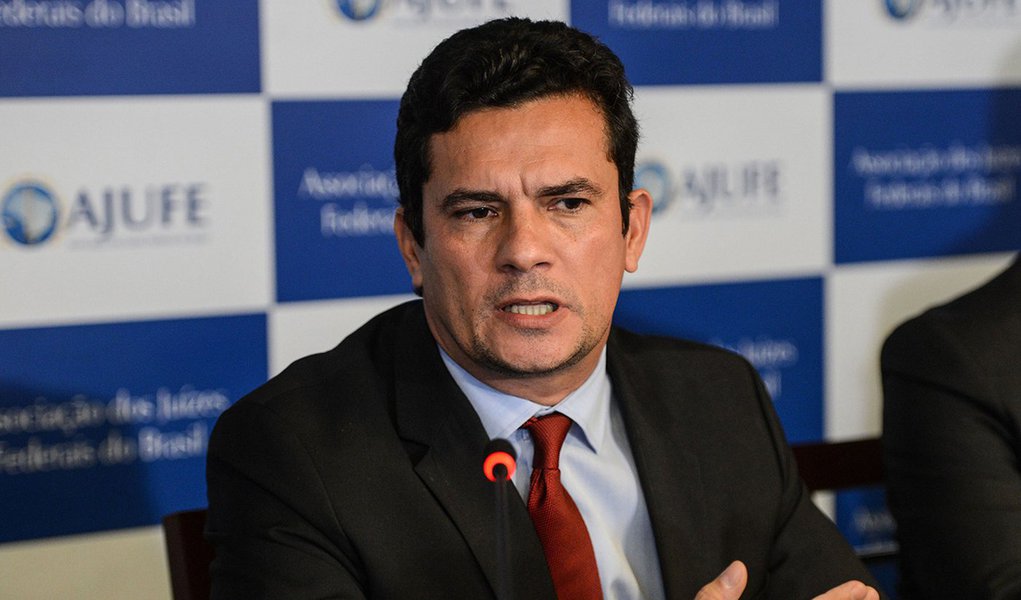 Brasília- DF- Brasil- 07/04/2015- O juiz federal Sérgio Moro participa de apresentação de um conjunto de medidas contra a impunidade e pela efetividade da Justiça, na sede Associação dos Juízes Federais do Brasil (Fabio Rodrigues Pozzebom/Agência Brasil) (Foto: Esmael Morais) Brasília- DF- Brasil- 07/04/2015- O juiz federal Sérgio Moro participa de apresentação de um conjunto de medidas contra a impunidade e pela efetividade da Justiça, na sede Associação dos Juízes Federais do Brasil (Fabio Rodrigues Pozzebom/Agência Brasil)