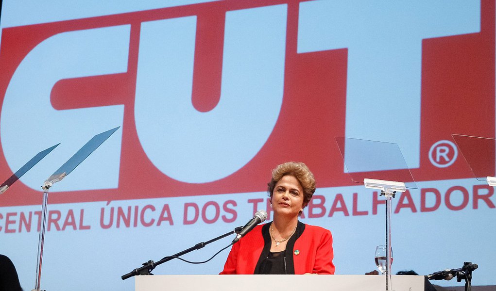 São Paulo - SP, 13/10/2015. Presidenta Dilma Rousseff, durante cerimônia de abertura do 12º Congresso Nacional da CUT - CONCUT. Foto: Roberto Stuckert Filho/PR (Foto: Realle Palazzo-Martini) São Paulo - SP, 13/10/2015. Presidenta Dilma Rousseff, durante cerimônia de abertura do 12º Congresso Nacional da CUT - CONCUT. Foto: Roberto Stuckert Filho/PR