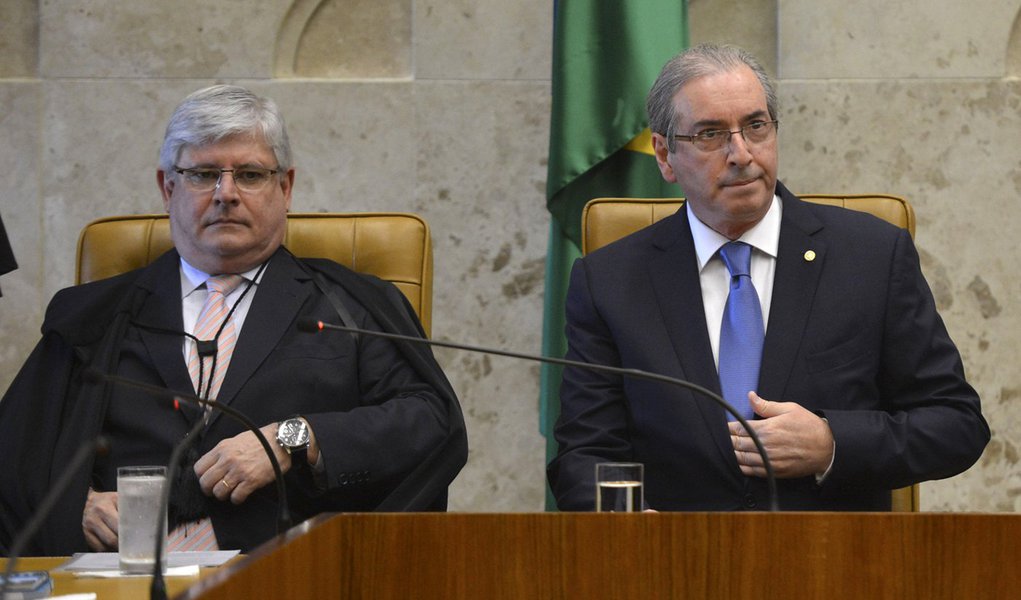 Bras�lia - O Procurador-Geral da Rep�blica, Rodrigo Janot, o presidente da C�mara, Eduardo Cunha e o ministro da Justi�a, Jos� Eduardo Cardozo participam da sess�o de abertura do ano judici�rio (Jos� Cruz/Ag�ncia Brasil) (Foto: Aquiles Lins) Bras�lia - O Procurador-Geral da Rep�blica, Rodrigo Janot, o presidente da C�mara, Eduardo Cunha e o ministro da Justi�a, Jos� Eduardo Cardozo participam da sess�o de abertura do ano judici�rio (Jos� Cruz/Ag�ncia Brasil)