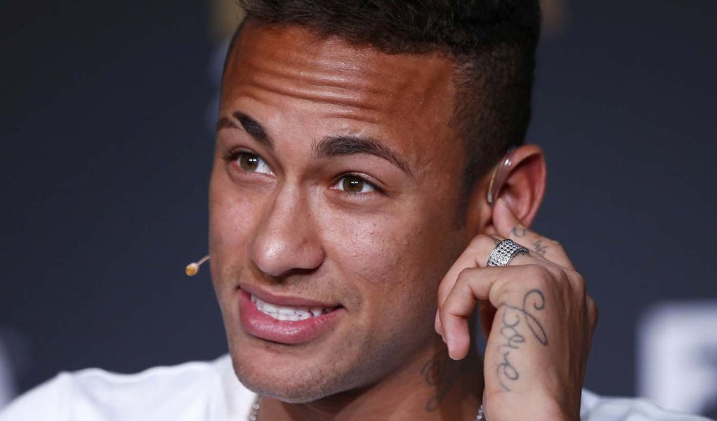 Nominee for the 2015 FIFA World Player of the Year FC Barcelona's Neymar of Brazil attends a news conference prior to the Ballon d'Or 2015 awards ceremony in Zurich, Switzerland, January 11, 2016 REUTERS/Arnd Wiegmann (Foto: Aquiles Lins) Nominee for the 2015 FIFA World Player of the Year FC Barcelona's Neymar of Brazil attends a news conference prior to the Ballon d'Or 2015 awards ceremony in Zurich, Switzerland, January 11, 2016 REUTERS/Arnd Wiegmann