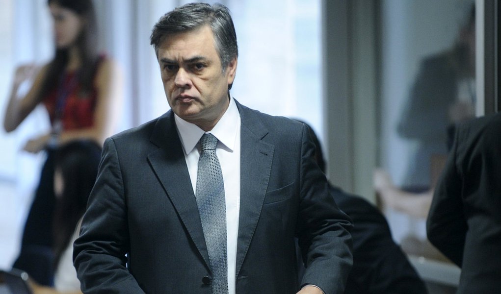 Comiss�o Especial do Impeachment 2016 (CEI2016) realiza reuni�o de instala��o e elei��o do presidente e do relator. Em destaque, senador C�ssio Cunha Lima (PSDB-PB). Foto: Marcos Oliveira/Ag�ncia Senado (Foto: Roberta Namour) Comiss�o Especial do Impeachment 2016 (CEI2016) realiza reuni�o de instala��o e elei��o do presidente e do relator. Em destaque, senador C�ssio Cunha Lima (PSDB-PB). Foto: Marcos Oliveira/Ag�ncia Senado
