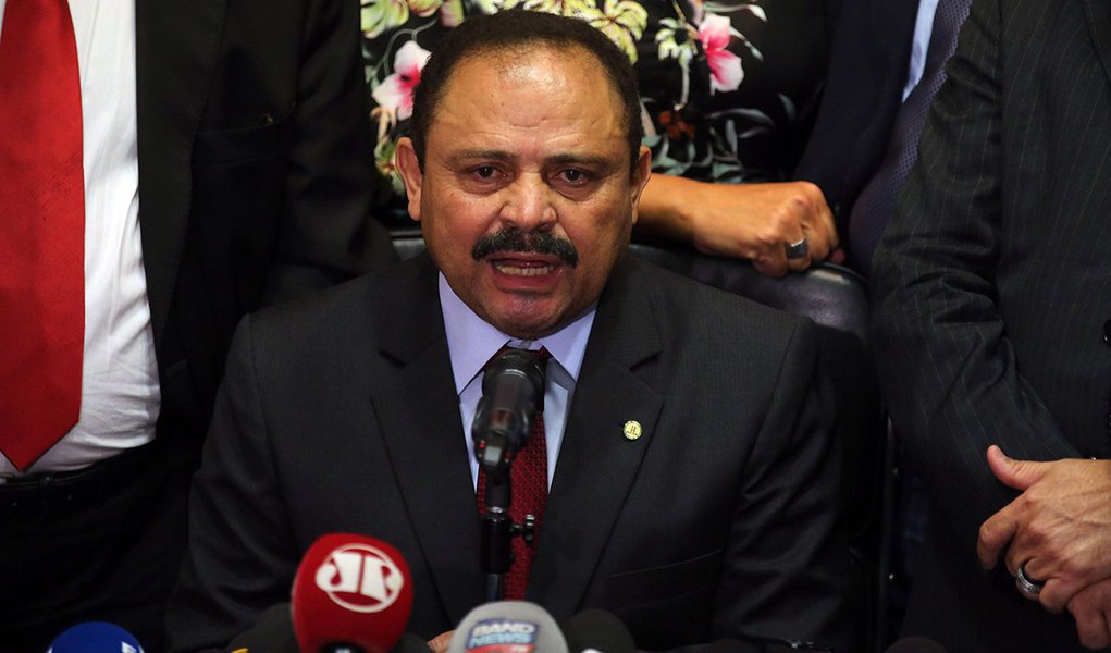 Brasília - Presidente interino da Câmara, Valdir Maranhão, durante pronunciamento na sala de reuniões da presidencia da Casa (Fabio Rodrigues Pozzebom/Agência Brasil) (Foto: Valter Lima) Brasília - Presidente interino da Câmara, Valdir Maranhão, durante pronunciamento na sala de reuniões da presidencia da Casa (Fabio Rodrigues Pozzebom/Agência Brasil)