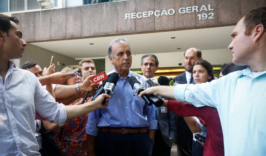 Rio de Janeiro- RJ- Brasil- 31/03/2016- Governador Luiz Fernando Pezão tem alta do Hospital Pró-Cardíaco em Botafogo. Foto: Shana Reis/ GERJ (Foto: Roberta Namour) Rio de Janeiro- RJ- Brasil- 31/03/2016- Governador Luiz Fernando Pezão tem alta do Hospital Pró-Cardíaco em Botafogo. Foto: Shana Reis/ GERJ