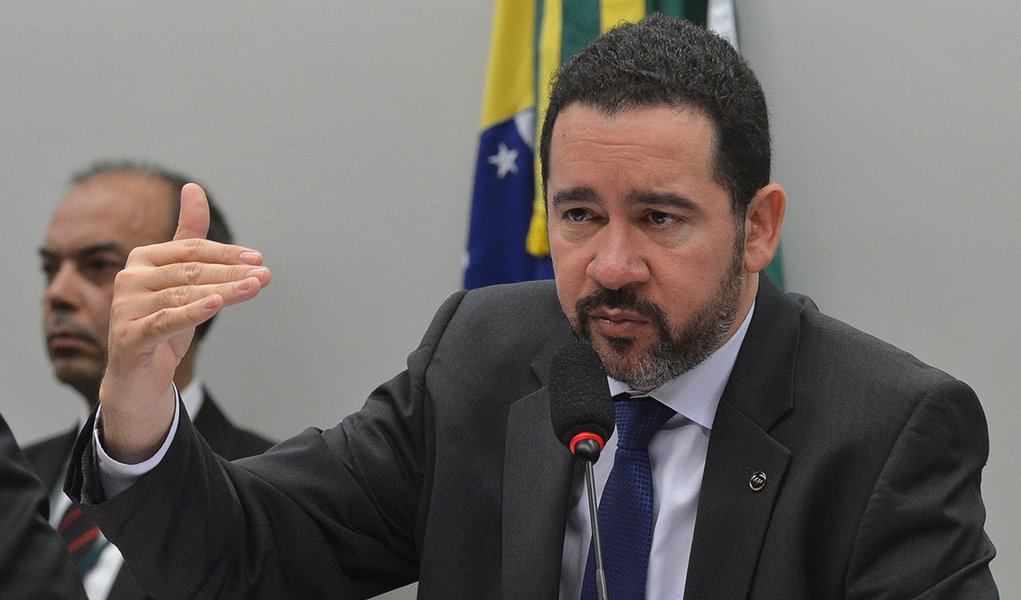 Brasília - O ministro interino do Planejamento, Dyogo de Oliveira, em audiência pública na Comissão Mista de Orçamento sobre o projeto da Lei de Diretrizes Orçamentárias (LDO) de 2017 (Antonio Cruz/Agência Brasil) (Foto: Gisele Federicce) Brasília - O ministro interino do Planejamento, Dyogo de Oliveira, em audiência pública na Comissão Mista de Orçamento sobre o projeto da Lei de Diretrizes Orçamentárias (LDO) de 2017 (Antonio Cruz/Agência Brasil)
