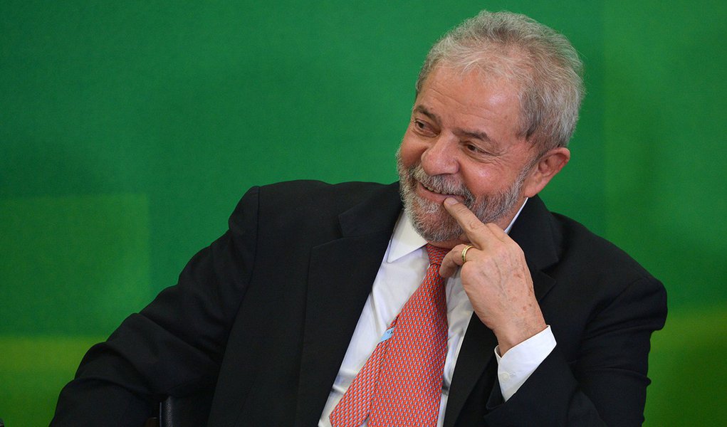 Brasília - O novo ministro da Casa Civil, Luiz Inácio Lula da Silva, durante cerimônia de posse (José Cruz/Agência Brasil) (Foto: Aquiles Lins) Brasília - O novo ministro da Casa Civil, Luiz Inácio Lula da Silva, durante cerimônia de posse (José Cruz/Agência Brasil)