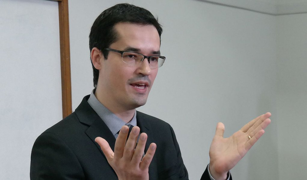 O procurador da República Deltan Dallagnol, que integra o núcleo da Operação Lava Jato, participa de lançamento, no Rio, do projeto 10 Medidas Contra a Corrupção, do MPF (Vladimir Platonow/Repórter da Agência Brasil) (Foto: Paulo Emílio) O procurador da República Deltan Dallagnol, que integra o núcleo da Operação Lava Jato, participa de lançamento, no Rio, do projeto 10 Medidas Contra a Corrupção, do MPF (Vladimir Platonow/Repórter da Agência Brasil)