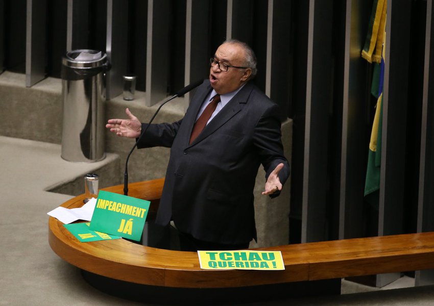 Brasília - Deputado Heráclito Fortes durante sessão de discussão do processo de impeachment de Dilma, no plenário da Câmara (Valter Campanato/Agência Brasil) (Foto: Leonardo Lucena) Brasília - Deputado Heráclito Fortes durante sessão de discussão do processo de impeachment de Dilma, no plenário da Câmara (Valter Campanato/Agência Brasil)