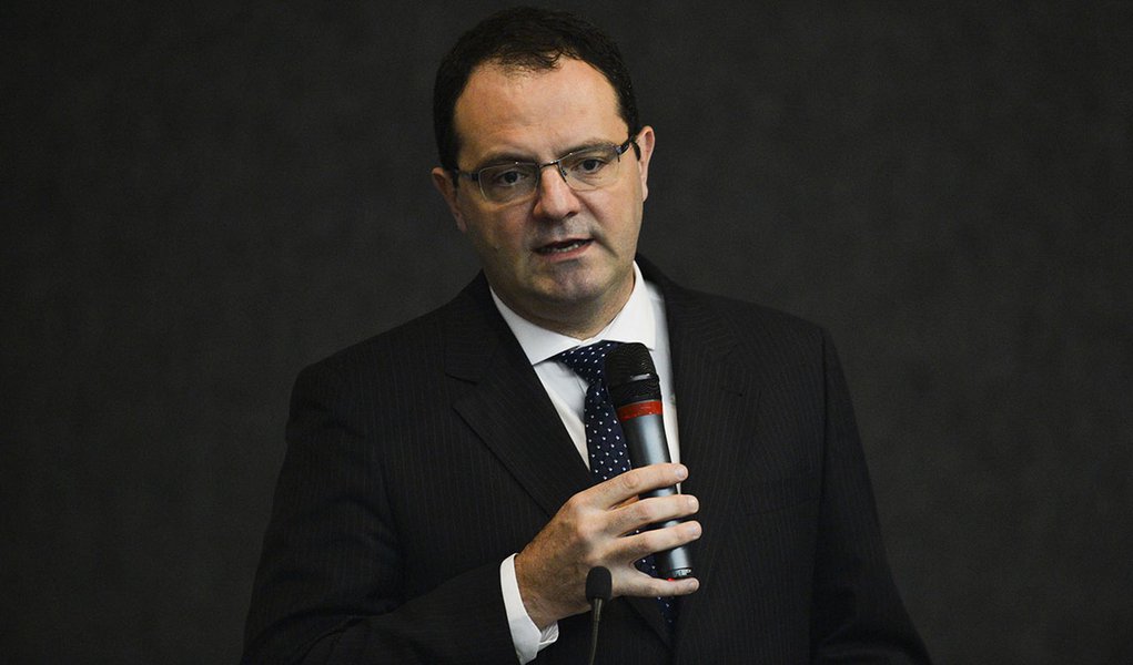 Brasília - O ministro da Fazenda, Nelson Barbosa, participa do Seminário Tesouro 30 anos, organizado em comemoração ao aniversário de 30 anos da Instituição, criada em 10 de março de 1986 (José Cruz/Agência Brasil) (Foto: Aquiles Lins) Brasília - O ministro da Fazenda, Nelson Barbosa, participa do Seminário Tesouro 30 anos, organizado em comemoração ao aniversário de 30 anos da Instituição, criada em 10 de março de 1986 (José Cruz/Agência Brasil)