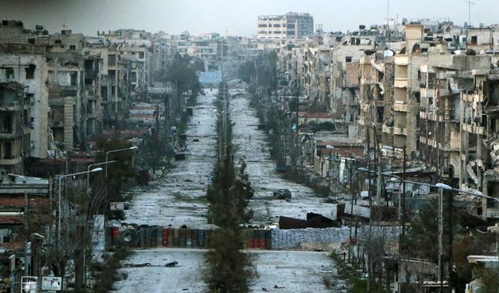 Prédios destruídos no distrito Saif al-Dawla, em Aleppo. 06/03/2015 REUTERS/Hosam Katan/File Photo (Foto: Paulo Emílio) Prédios destruídos no distrito Saif al-Dawla, em Aleppo. 06/03/2015 REUTERS/Hosam Katan/File Photo