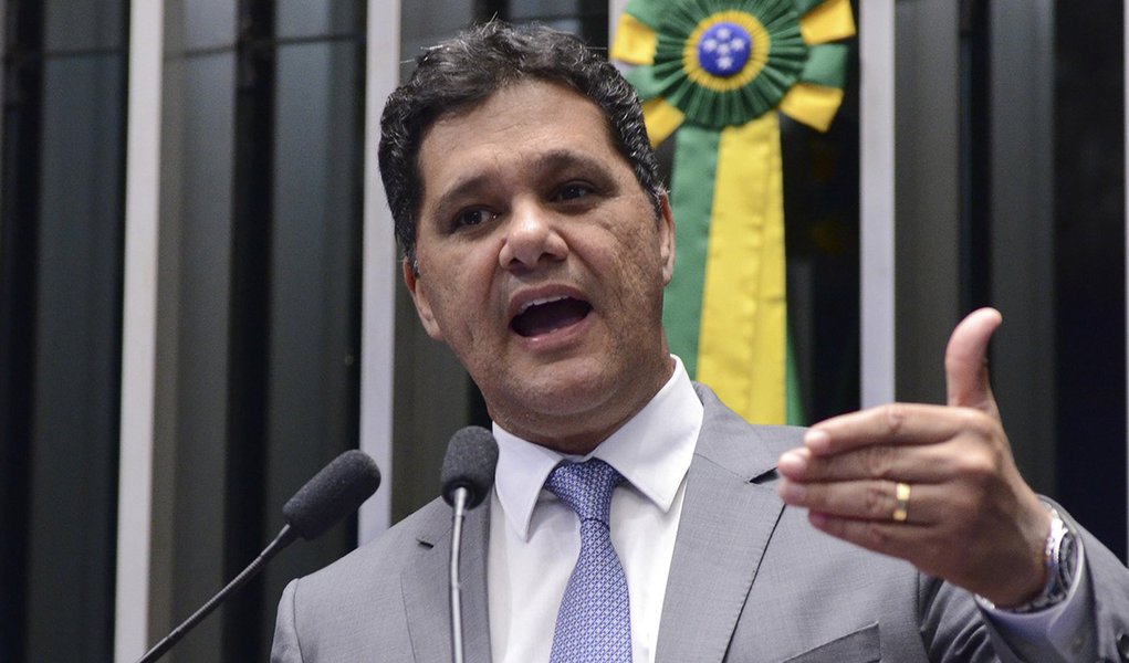 Plenário do Senado durante sessão deliberativa ordinária. Em discurso, senador Ricardo Ferraço (PMDB-ES). Foto: Ana Volpe/Agência Senado (Foto: Giuliana Miranda) Plenário do Senado durante sessão deliberativa ordinária. Em discurso, senador Ricardo Ferraço (PMDB-ES). Foto: Ana Volpe/Agência Senado
