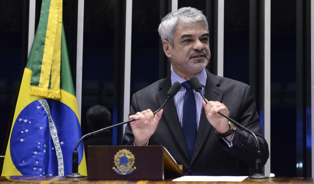 Plenário do Senado Federal durante sessão não deliberativa. Em discurso, senador Humberto Costa (PT-PE). Foto: Ana Volpe/Agência Senado (Foto: Charles Nisz) Plenário do Senado Federal durante sessão não deliberativa. Em discurso, senador Humberto Costa (PT-PE). Foto: Ana Volpe/Agência Senado