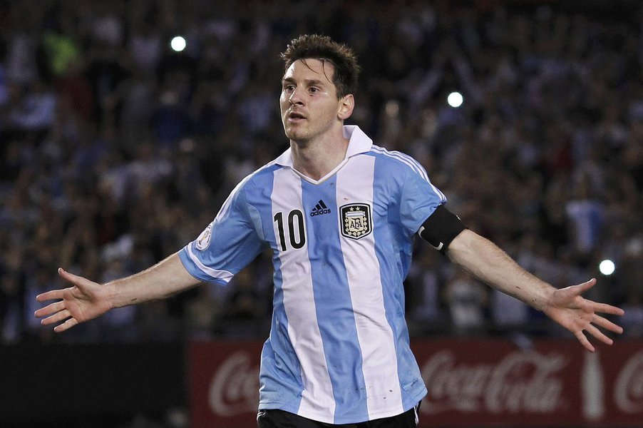 Argentina's Leonel Messi celebrates after he scored their second goal against Venezuela in a 2014 World Cup qualifying soccer match in Buenos Aires March 22, 2013. REUTERS/Enrique Marcarian (ARGENTINA - Tags: SPORT SOCCER) (Foto: Giuliana Miranda) Argentina's Leonel Messi celebrates after he scored their second goal against Venezuela in a 2014 World Cup qualifying soccer match in Buenos Aires March 22, 2013. REUTERS/Enrique Marcarian (ARGENTINA - Tags: SPORT SOCCER)
