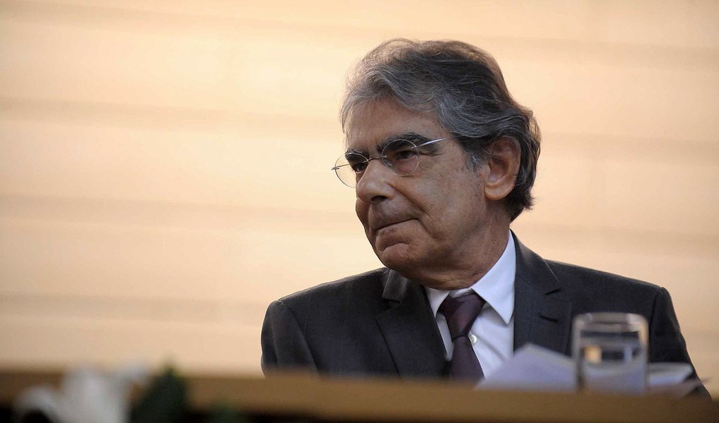 O ex-ministro do STF, Carlos Ayres Britto durante homenagem ao ministro do STF, Luís Roberto Barroso, no encerramento do 15º Congresso Brasileiro de Direito do Estado, no TJRJ (Fernando Frazão/Agência Brasil) (Foto: Giuliana Miranda) O ex-ministro do STF, Carlos Ayres Britto durante homenagem ao ministro do STF, Luís Roberto Barroso, no encerramento do 15º Congresso Brasileiro de Direito do Estado, no TJRJ (Fernando Frazão/Agência Brasil)
