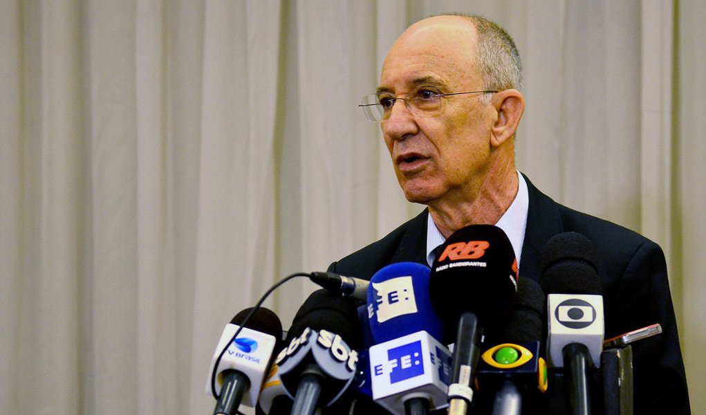 São Paulo - O presidente do PT, Rui Falcão fala com jornalistas após reunião do Conselho Político da Presidência do PT (Rovena Rosa/Agência Brasil) (Foto: Aquiles Lins) São Paulo - O presidente do PT, Rui Falcão fala com jornalistas após reunião do Conselho Político da Presidência do PT (Rovena Rosa/Agência Brasil)