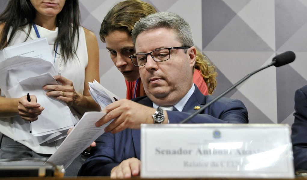 Comiss�o Especial do Impeachment 2016 (CEI2016) realiza reuni�o de instala��o e elei��o do presidente e do relator. � mesa, relator da CEI2016, senador Antonio Anastasia (PSDB-MG) Foto: Geraldo Magela/Ag�ncia Senado (Foto: Durval Ângelo) Comiss�o Especial do Impeachment 2016 (CEI2016) realiza reuni�o de instala��o e elei��o do presidente e do relator. � mesa, relator da CEI2016, senador Antonio Anastasia (PSDB-MG) Foto: Geraldo Magela/Ag�ncia Senado
